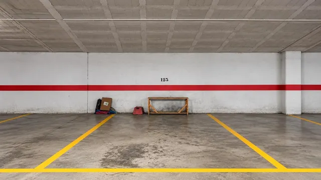 Piso reformado con gran terraza al sur, vistas verdes, garaje y piscina en Benalmádena Pueblo — 28