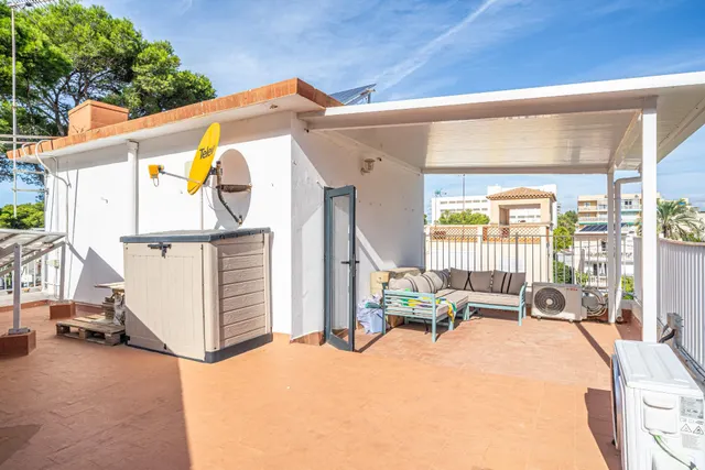 Chalet reformado con piscina, dos apartamentos independientes y garaje en Las Maravillas — 6