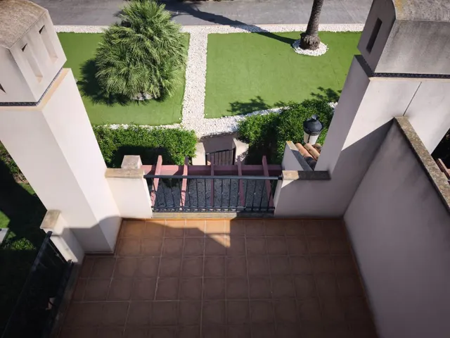 ADOSADO CON JARDÍN Y PISCINA COMUNITARIA EN CAMPO DE GOLF — 14