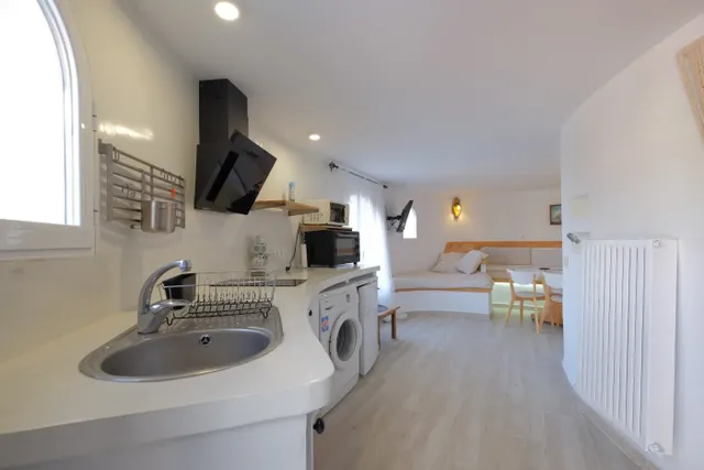 VILLA DE LUJO COMPUESTA POR 3 APARTAMENTOS INDIVIDUALES, TODO DE PRIMERA CALIDAD CON VISTAS AL MAR — 32