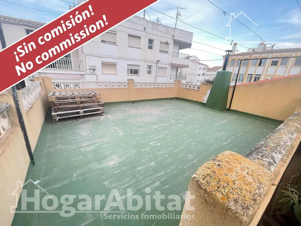 ¡OPORTUNIDAD DE INVERSIÓN! CHALET CON TERRAZA Y PARCELA, EN EL CENTRO