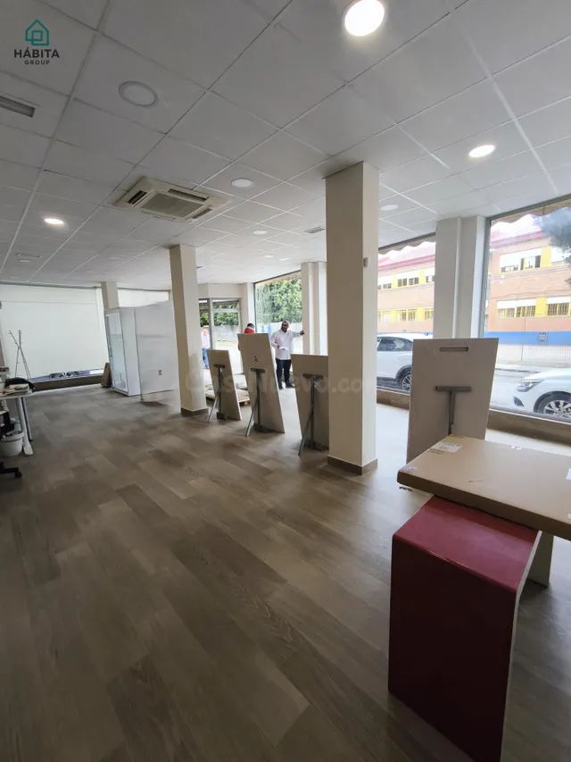 Espectacular Local Comercial de 107 m2: Visibilidad y Diseño - foto 2