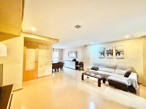 VIVIENDA EN VENTA DE VPO EN BENISAUDET, ALICANTE CON 3 DORMITORIOS, 2 GARAJES, TRASTERO Y PISCINA COMUNITARIA