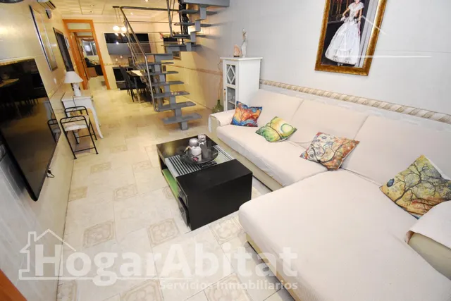MAGNÍFICA CASA REFORMADA CON TERRAZA EN EL CENTRO - foto 2