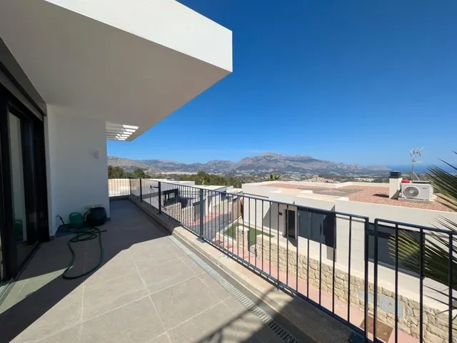 Villa independiente con vistas panorámicas al mar y a las montañas - Polop, Alicante — 9