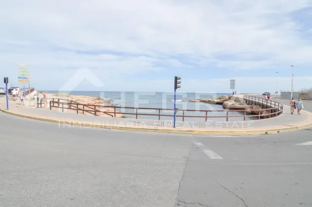 SE ALQUILA AMPLIO TRASTERO – PLAYA DEL CURA. Calle Ramón Gallud 200, en Torrevieja — 30