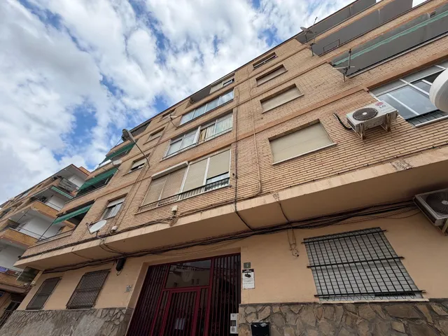¡piso reformado de 3 habitaciones con balcón junto al hospital general y el tranvía! — 21