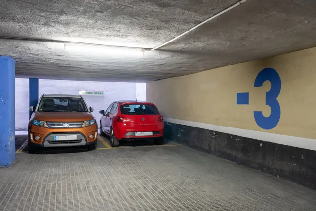 Parking 9m² en alquiler - Casc Antic — 17