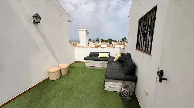 Adosado con terraza y sótano — 36