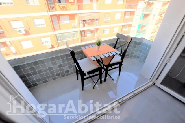 ¡ESPECTACULAR! MUY AMPLIO, IMPECABLE Y REFORMADO CON BALCÓN Y ASCENSOR — 12