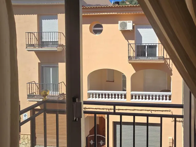 CASA CON GARAJE EN EL CENTRO DE LANJARÓN — 8