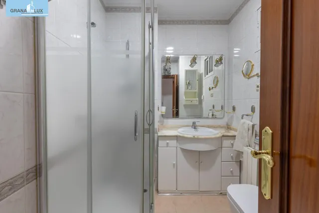 Estupendo piso  en la última planta en calle doctor azpitarte — 29