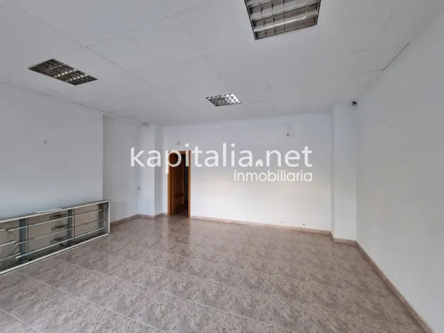 Local a la venta en Ontinyent. — 2