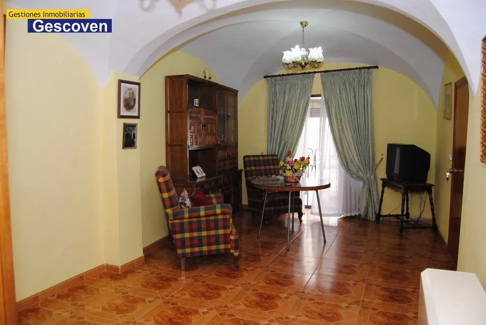 MUY CENTRICA VIVIENDA CON TERRAZA