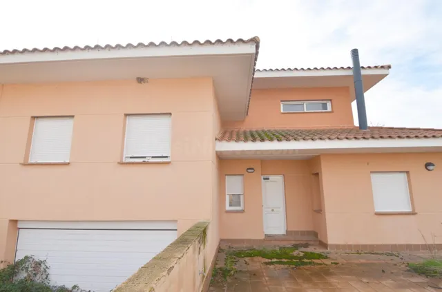 Urbis te ofrece un chalet pareado en venta en Urb. Oasis Gol