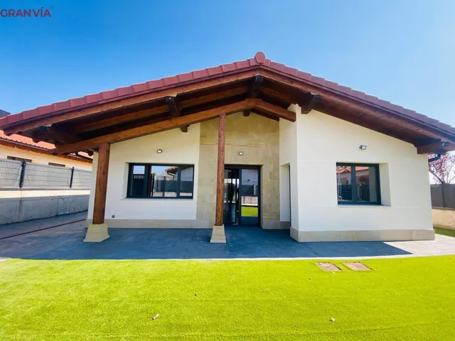 Chalet en venta en Haro — 23