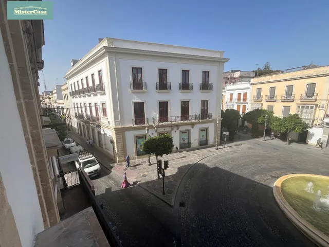 AMPLIO LOCAL EN ROTONDA DE LOS CASINOS — 11