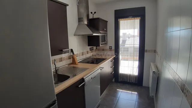 APARTAMENTO SEMINUEVO, CÉNTRICO CON PISCINA COMUNITARIA, AIRE ACONDICIONADO Y PLAZA DE GARAJE — 5