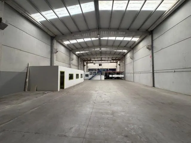 Se alquila nave en poligono industrial de San Cibrao das Viñas, Ourense — 4