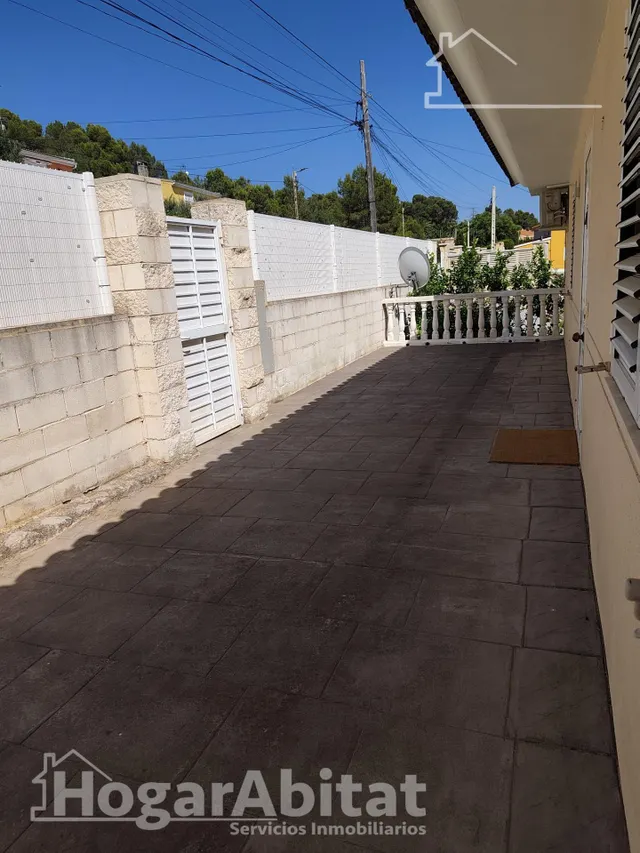 GRAN CHALET DE DOS PLANTAS CON PISCINA Y VISTAS DESPEJADAS — 31