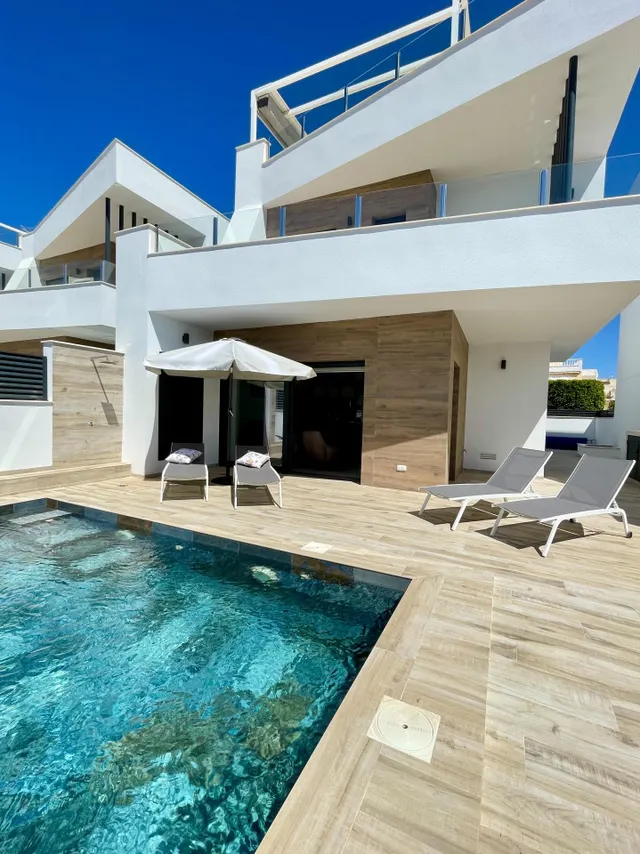 SE VENDE VILLA INDEPENDIENTE EN GUARDAMAR DEL SEGURA, 3 habitaciones Y 3 ASEOS — 21
