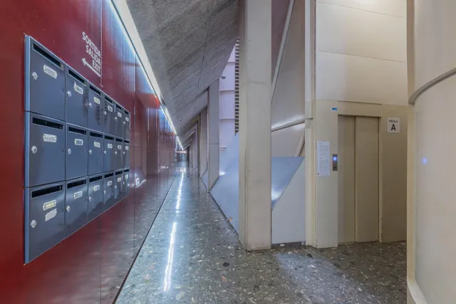 Acogedor piso de 2 dormitorios en el corazón de L'Eixample con posibilidad de alquiler de pk en la misma finca — 31