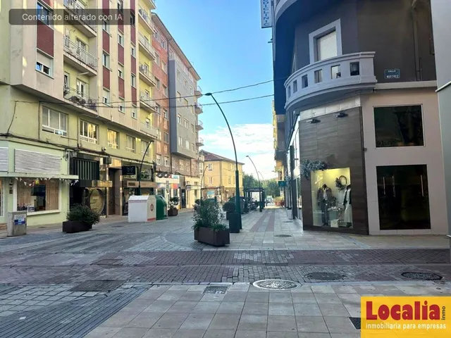 Amplio y céntrico local comercial, Torrelavega - foto 2