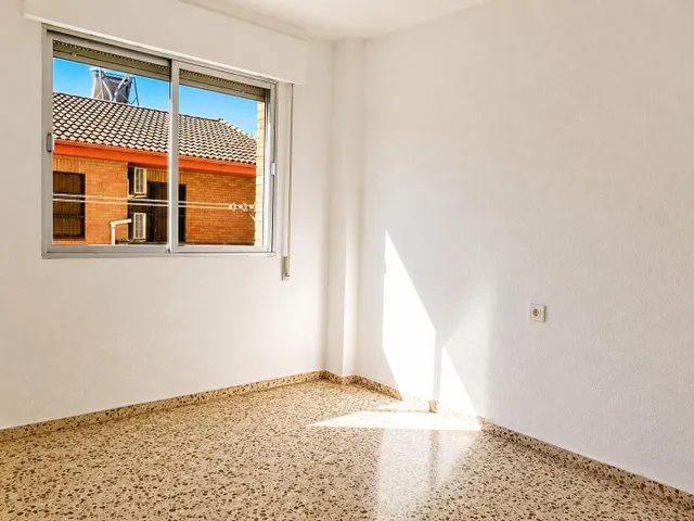 Piso en Armila junto parada de metro todo exterior. — 21