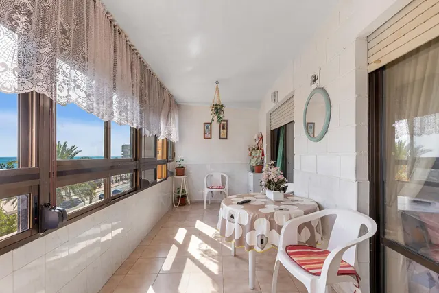 Apartamento de dos dormitorios con vistas la mar — 3