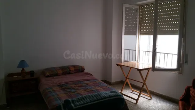 AMPLIA VVIENDA PARA REFORMAR CERCA DEL CENTRO - foto 3