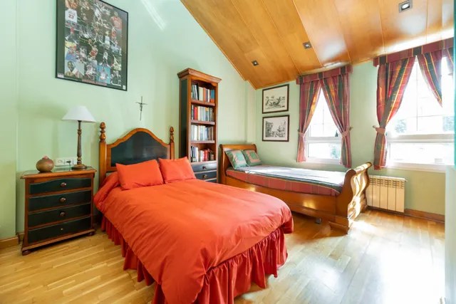 CHALET ADOSADO EN ZONA LA CALETA — 37