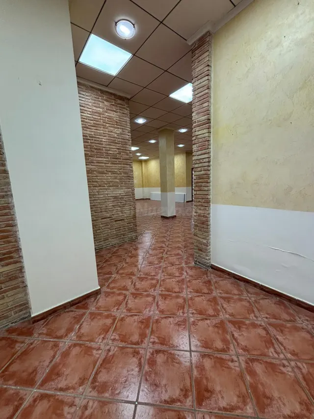 LOCAL COMERCIAL DE 300 m2 – ALQUILER CON OPCIÓN DE COMPRA — 5