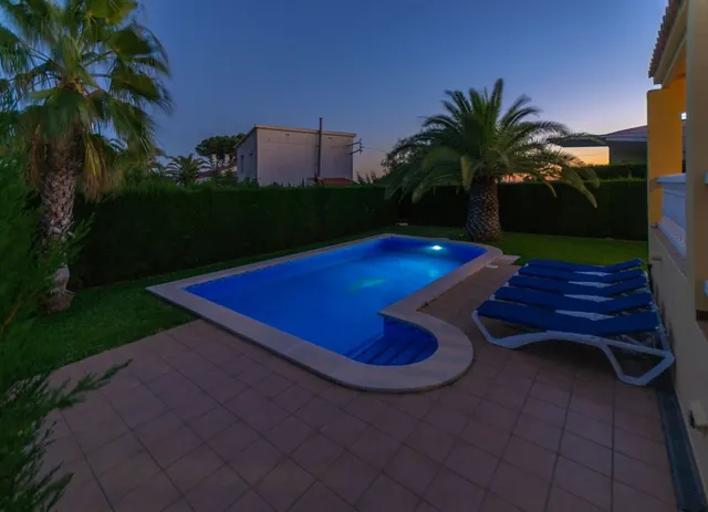 Magnifica villa de 347m2, situada a 1ª línea de mar — 31