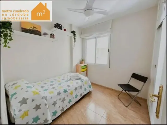 ¡pleno centro. junto a plaza de tendillas. piso con plaza de garaje incluida — 9