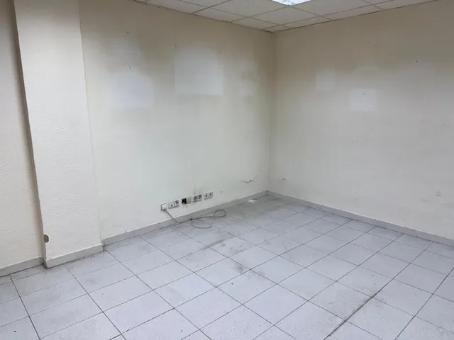 LOCAL COMERCIAL CON POSIBILIDAD DE CAMBIO DE USO — 7