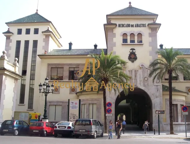 ¡OPORTUNIDAD! Se vende PLAZA DE GARAJE ubicada bajo el Mercado de Abastos. — 10