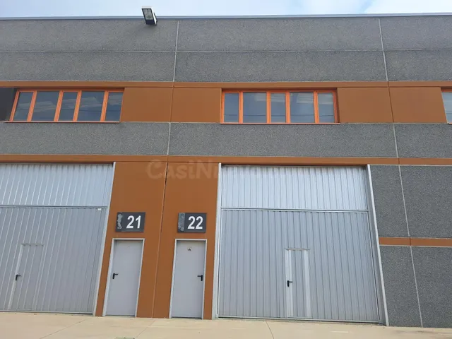 A la venta conjunto de cuatro naves industriales en Empresar - foto 2