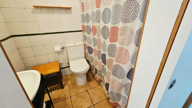 VIVIENDA EN PLANTA BAJA CON 2 VECINOS CON JARDÍN — 27