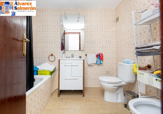 En Venta Piso de 4 dormitorios con ascensor, ideal para reformar a tu gusto. — 19