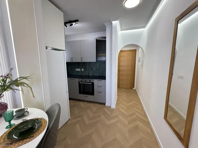 Apartamento céntrico, luminoso, y elegantemente reformado (1.ª planta). Balcón con orientación este, piscina comunitaria y a solo 800 m de Playa del Cura. — 10