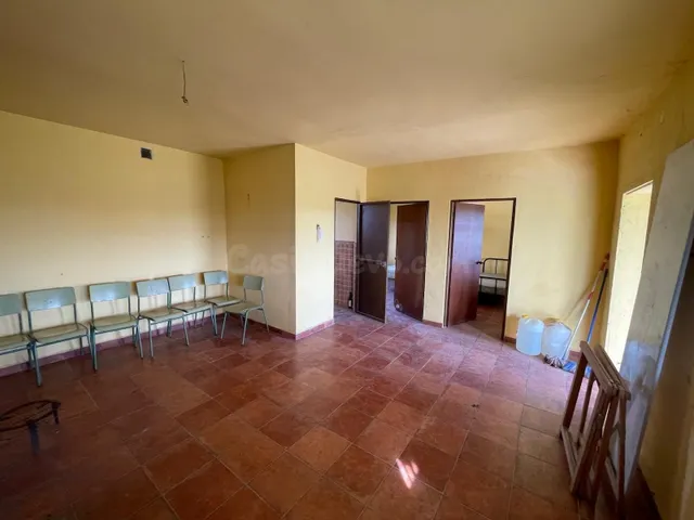 TERRENO DE 30 HECTÁREAS CON VIVIENDA DE UNOS 50 METROS ENTRE - foto 4