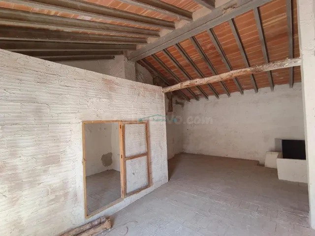 Casa de pueblo con 280 m2 y múltiples posibilidades de refor