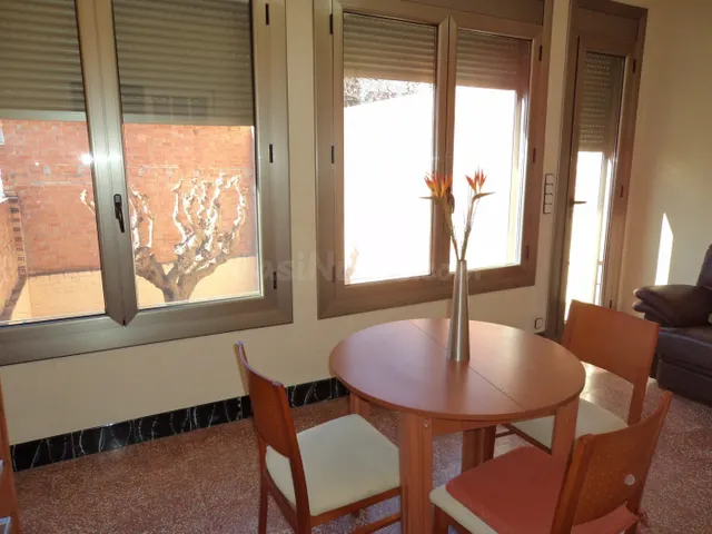 Oportunidad única en Poble Nou: La comodidad de una casa con - foto 2