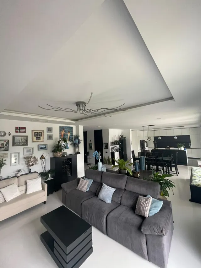 Exclusivo chalet con piscina, amplios jardines y excelentes prestaciones — 15