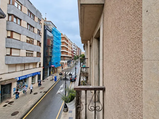 Piso con garaje, balcón y salón en dos alturas en la calle rosal, Oviedo — 39
