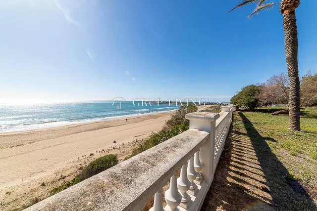 CASA EN PRIMERA LINEA DE MAR — 45