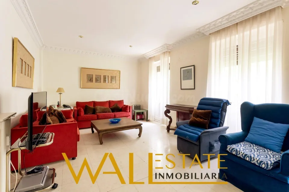 Amplio piso en venta para reformar en Argüelles