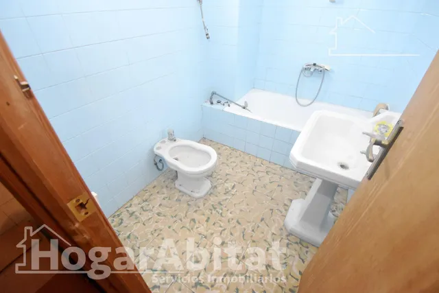 ¡Hazla a tu gusto! Gran casa para reformar con terraza y balcón, cerca del ayuntamiento — 42