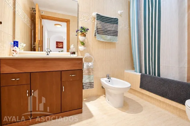 Apartamento en venta con terraza, piscina comunitaria y plaza de garaje, en la manga del mar menor, zona del estacio — 15
