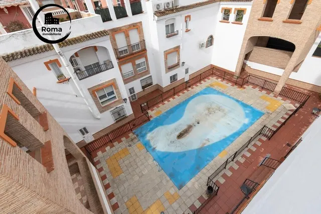 Casa adosada en urbanización con piscina junto al Ferial — 24